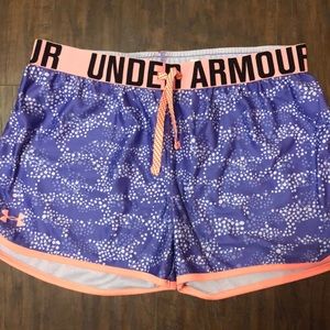 •Under Armour Shorts Youth XL•